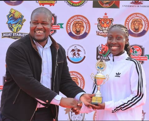 Shabbie Sandra receives the Season 2 women’s Most Valuable Player trophy.